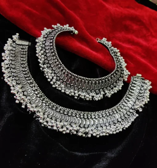 Glamaya Stunning Oxidised Silver Antique Anklet For Women 1 GLAM-AN-OX-50-927733-86-5