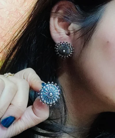 Glamaya Oxidized Silver Lookalike Stud Earring 02 2 GLAM-ER-OX-15-608390-32-2