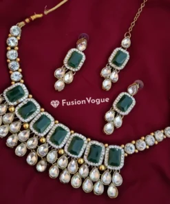 Glamaya Kundan Choker Necklace Earring With Maangtikka Set Green 1 GLAM-CN-KU-33F8-210755-50-4