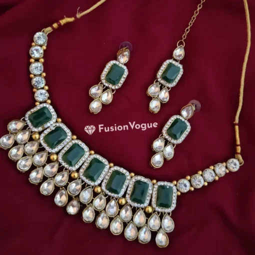 Glamaya Kundan Choker Necklace Earring With Maangtikka Set Green 1 GLAM-CN-KU-33F8-210755-50-4