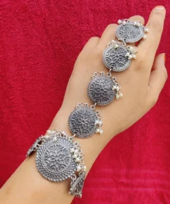 Glamaya Stylish Black Pearl Handcuff: Trendy Oxidized Polish 1 GLAM-BB-PE-15-010589-27-5