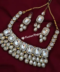 Glamaya Kundan Choker Necklace Earring With Maangtikka Set White 1 GLAM-CN-KU-67F5-208028-100-2