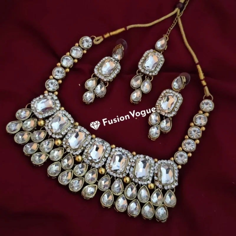 Glamaya Kundan Choker Necklace Earring With Maangtikka Set White 1 GLAM-CN-KU-67F5-208028-100-2
