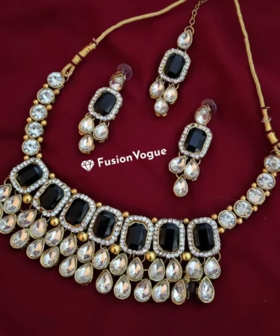 Glamaya Kundan Choker Necklace Earring With Maangtikka Set Black 1 GLAM-CN-KU-33F8-826345-50-4