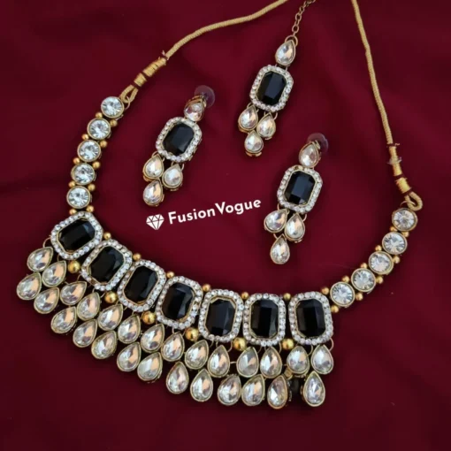 Glamaya Kundan Choker Necklace Earring With Maangtikka Set Black 1 GLAM-CN-KU-33F8-826345-50-4