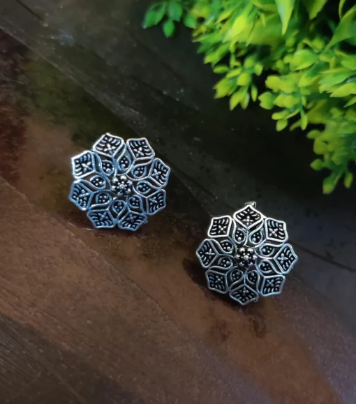 Glamaya Oxidized Silver Lookalike Stud Earring 01 1 GLAM-ER-OX-7F5-967593-16-4