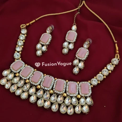 Glamaya Kundan Choker Necklace Earring With Maangtikka Set Pink 1 GLAM-CN-KU-13F5-611692-20-10