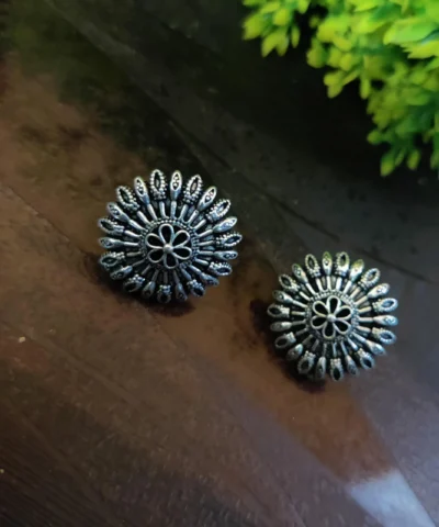 Glamaya Oxidized Silver Lookalike Stud Earring 05 1 GLAM-ER-OX-3F8-232228-8-8