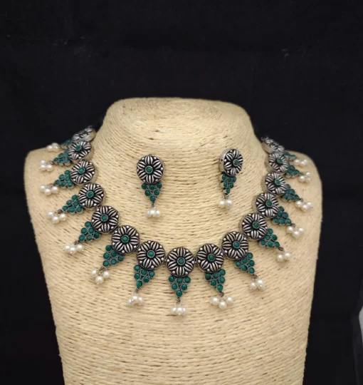 Glamaya Stylish Green Choker & Earring Set 2 GLAM-CN-OX-135-054637-215-2 Glamaya Stylish Green Choker & Earring Set 2 GLAM-CN-OX-135-054637-215-2