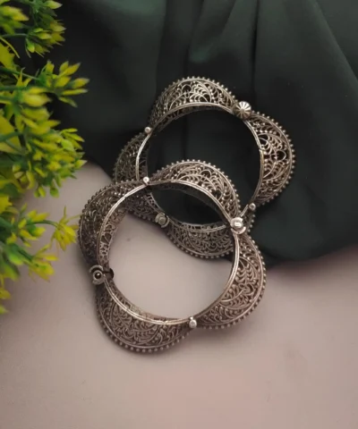 Glamaya Stunning Silver Lookalike Antique Bangle Set For Women 1 GLAM-BB-OX-200-247405-275-2