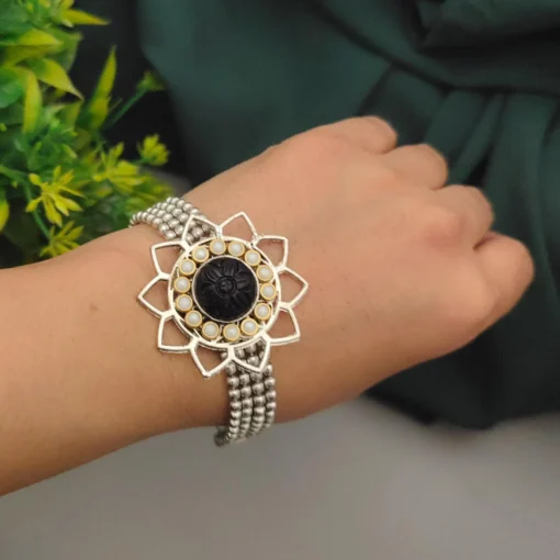 Glamaya Black Oxidised Flower Bracelet: Floral Elegance 2 GLAM-BB-OX-25-975733-41-4 Glamaya Black Oxidised Flower Bracelet: Floral Elegance 2 GLAM-BB-OX-25-975733-41-4