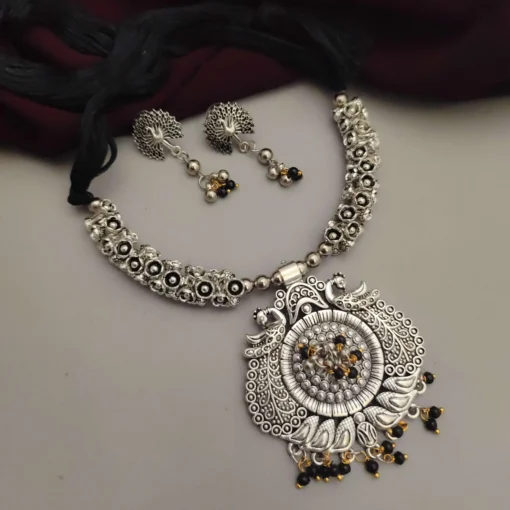 Glamaya Exquisite Peacock Black Beads Rose Choker Set 1 GLAM-CN-BE-3-798344-9-5
