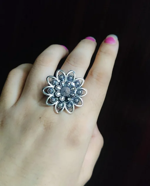 Glamaya Stylish Adjustable Silver Finger Ring For Women - Trendy & Unique Design 1 GLAM-RI-OX-6F4-622767-11-7