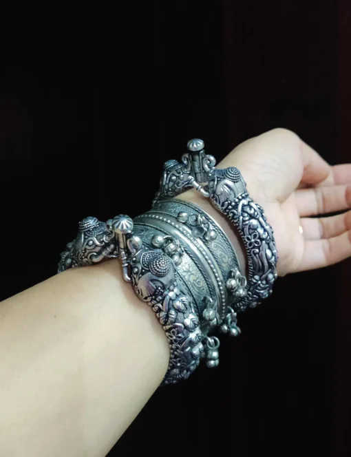Glamaya Chic Elephant Bangles Trio 2 GLAM-CB-OX-75F7-285631-150-7 Glamaya Chic Elephant Bangles Trio 2 GLAM-CB-OX-75F7-285631-150-7