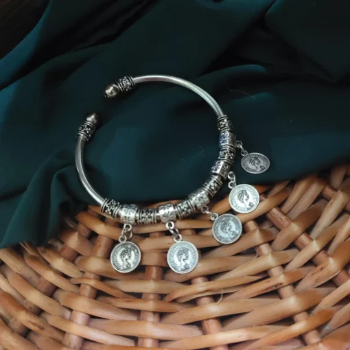 Glamaya Adjustable Coin Bracelet: Fine Quality & Stylish Design 1 GLAM-BB-OX-5F7-844449-11-7