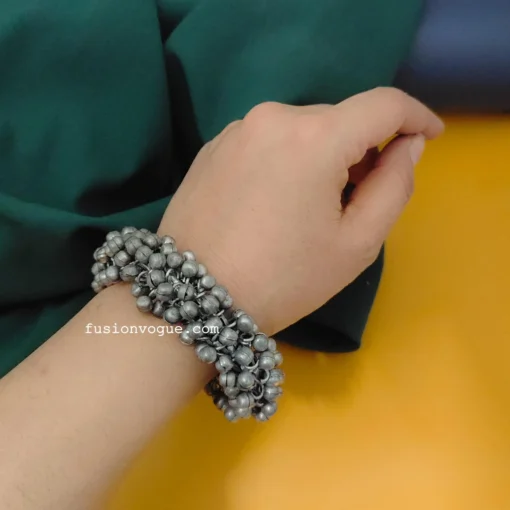Glamaya Adjustable Ghungroo Bracelet: Trendy Armlet For Women 2 GLAM-BB-BP-60-590553-89-2 Glamaya Adjustable Ghungroo Bracelet: Trendy Armlet For Women 2 GLAM-BB-BP-60-590553-89-2