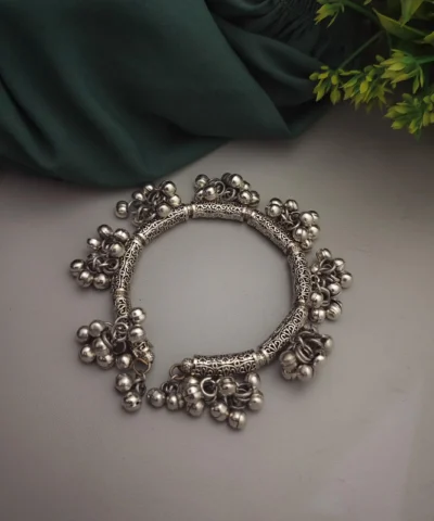 Glamaya Audacious Ghungroo Bracelet: Adjustable & Trendy 1 GLAM-BB-OX-5-416120-9-10
