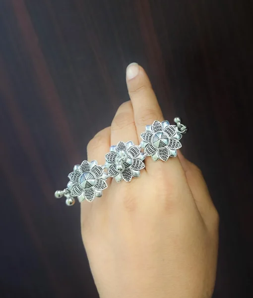 Glamaya Adjustable Oxidised Trendy Finger Ring For Stylish Women 2 GLAM-RI-OX-16F7-492417-30-3 Glamaya Adjustable Oxidised Trendy Finger Ring For Stylish Women 2 GLAM-RI-OX-16F7-492417-30-3