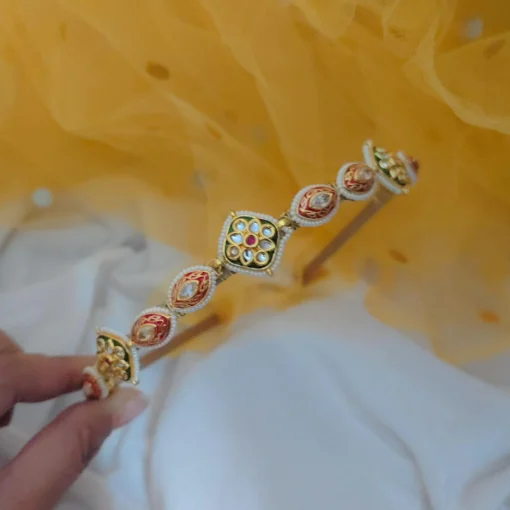 Glamaya Elegant Kundan Hairband For Special Occasions 2 GLAM-HA-KU-76F7-182725-100-3 Glamaya Elegant Kundan Hairband For Special Occasions 2 GLAM-HA-KU-76F7-182725-100-3