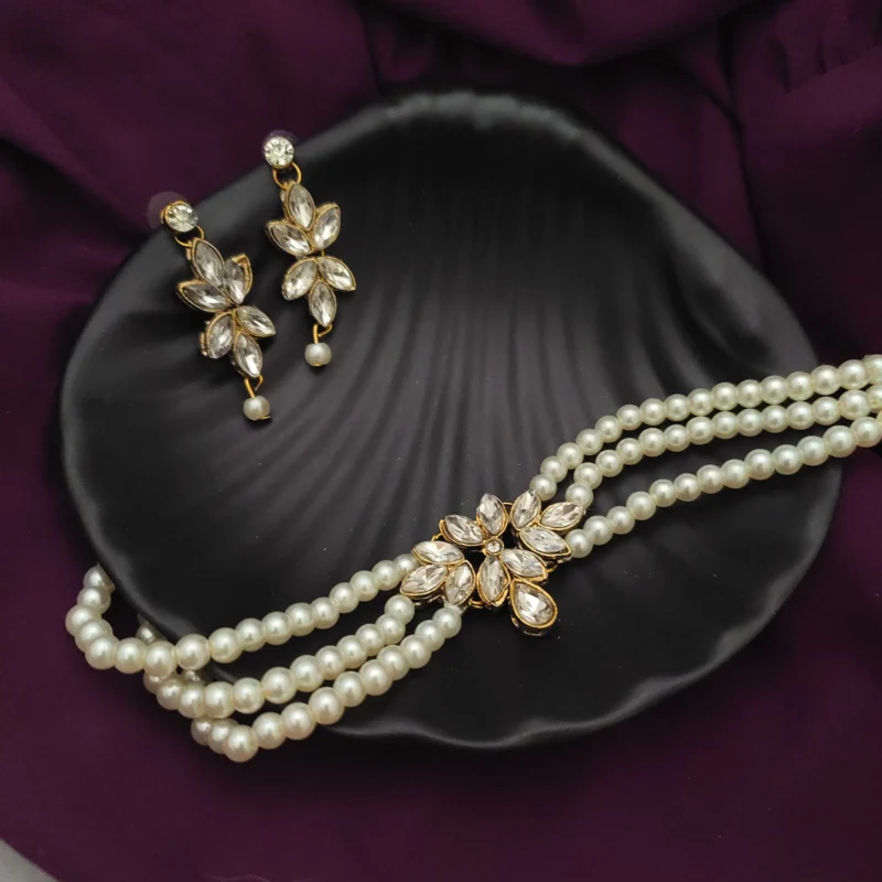 Glamaya Elegant Kundan Pearl Choker Set 1 GLAM-CN-PE-40-113307-71-2