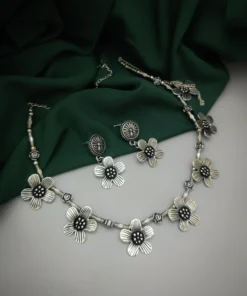 Glamaya Floral Elegance: Trendy Statement Jewelry Set 1 GLAM-CN-OX-20-200090-45-3
