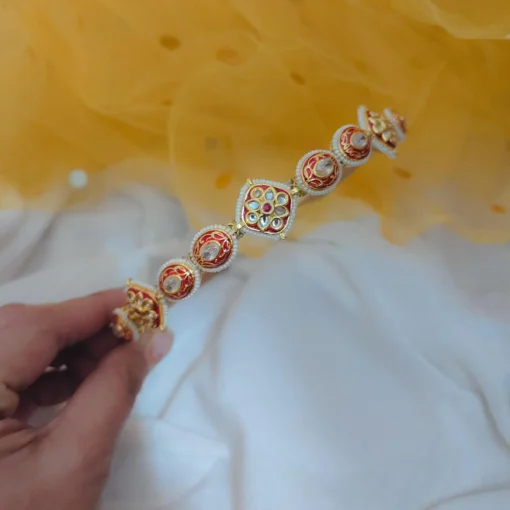 Glamaya Exquisite Kundan Bridal Hairband: Traditional Indian Elegance 2 GLAM-HA-KU-23-517175-30-10 Glamaya Exquisite Kundan Bridal Hairband: Traditional Indian Elegance 2 GLAM-HA-KU-23-517175-30-10