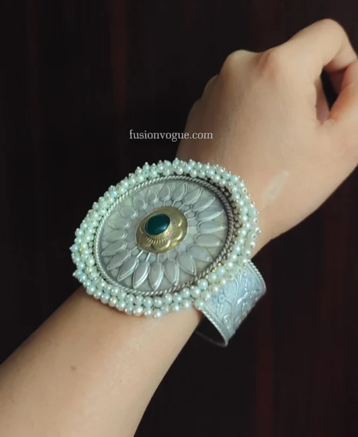 Glamaya Stylish Silver Pearl Bracelet: Adjustable & Affordable 2 GLAM-BB-PE-225-292260-275-2 Glamaya Stylish Silver Pearl Bracelet: Adjustable & Affordable 2 GLAM-BB-PE-225-292260-275-2