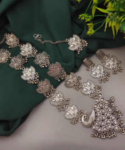 Glamaya Exquisite Peacock Jewelry Set With Maangtikka 1 GLAM-CN-OX-23F3-964234-35-6