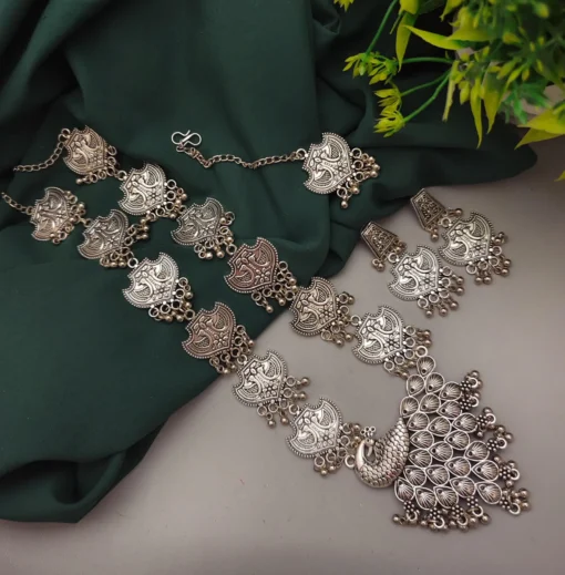 Glamaya Exquisite Peacock Jewelry Set With Maangtikka 1 GLAM-CN-OX-23F3-964234-35-6