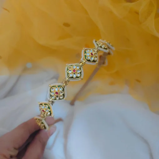 Glamaya Exquisite Kundan Hairband: Traditional Elegance For Girls 2 GLAM-HA-KU-38F3-834556-50-6 Glamaya Exquisite Kundan Hairband: Traditional Elegance For Girls 2 GLAM-HA-KU-38F3-834556-50-6