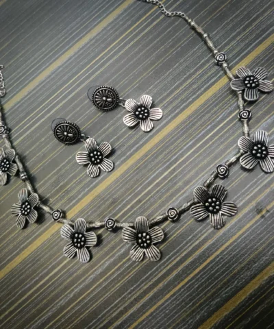 Glamaya Floral Elegance: Trendy Statement Jewelry Set 2 GLAM-CN-OX-20-200090-45-3