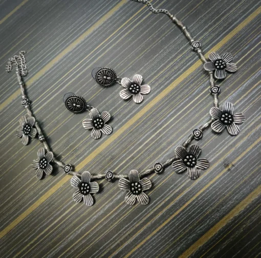 Glamaya Floral Elegance: Trendy Statement Jewelry Set 2 GLAM-CN-OX-20-200090-45-3 Glamaya Floral Elegance: Trendy Statement Jewelry Set 2 GLAM-CN-OX-20-200090-45-3