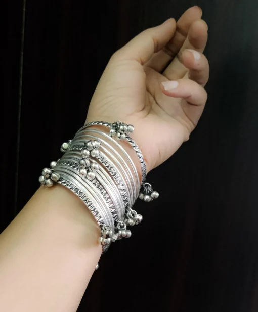 Glamaya Stylish 16-piece Silver Plated Bangles Set For Her 2 GLAM-CB-OX-24F9-680095-43-10 Glamaya Stylish 16-piece Silver Plated Bangles Set For Her 2 GLAM-CB-OX-24F9-680095-43-10