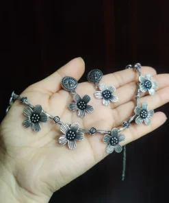 Glamaya Floral Elegance: Trendy Statement Jewelry Set 3 GLAM-CN-OX-20-200090-45-3