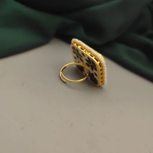 Glamaya Exquisite Adjustable Kundan Polki Ring: Elegant, Affordable & Stylish 2 GLAM-RI-CO-23-885728-30-10 Glamaya Exquisite Adjustable Kundan Polki Ring: Elegant, Affordable & Stylish 2 GLAM-RI-CO-23-885728-30-10