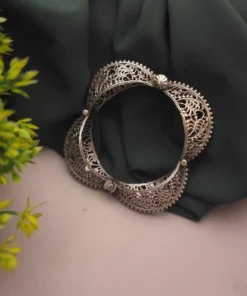 Glamaya Elegant Antique Silver Lookalike Bangle For Stylish Women 1 GLAM-BB-OX-66F7-681549-100-3
