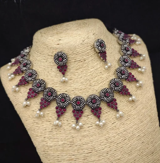 Glamaya Red Choker Earring Set: Trendy Silver Lookalike 2 GLAM-CN-OX-27-125117-43-10 Glamaya Red Choker Earring Set: Trendy Silver Lookalike 2 GLAM-CN-OX-27-125117-43-10