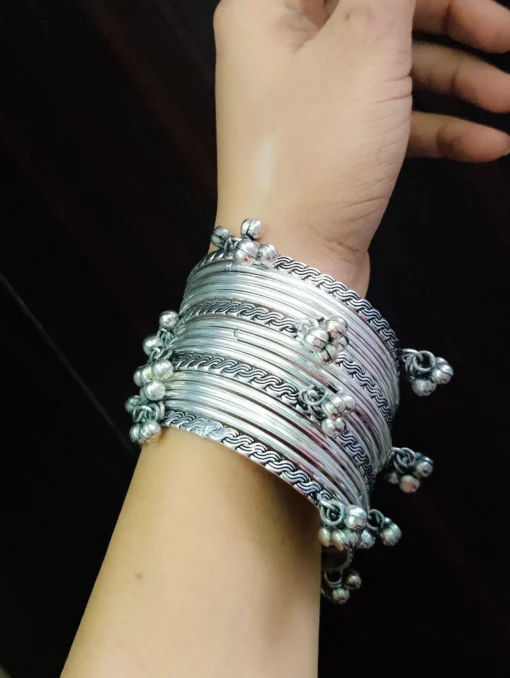 Glamaya Stylish 16-piece Silver Plated Bangles Set For Her 3 GLAM-CB-OX-24F9-680095-43-10 Glamaya Stylish 16-piece Silver Plated Bangles Set For Her 3 GLAM-CB-OX-24F9-680095-43-10