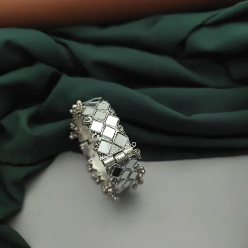 Glamaya Oxidised Openable Bracelet Bangle Mirror: Stylish Armlets & Bangles For Women 2 GLAM-BB-MI-25-593360-41-4 Glamaya Oxidised Openable Bracelet Bangle Mirror: Stylish Armlets & Bangles For Women 2 GLAM-BB-MI-25-593360-41-4