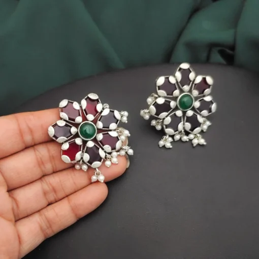 Glamaya Chic Monalisa Flower Silver Stud Earrings 2 GLAM-ER-OX-45-941354-75-4 Glamaya Chic Monalisa Flower Silver Stud Earrings 2 GLAM-ER-OX-45-941354-75-4