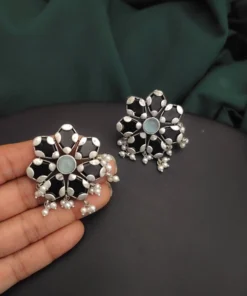 Glamaya Sophisticated Silver Flower Stud Earrings - Elegant & Trendy Women's Jewelry 2 GLAM-ER-OX-18-968916-30-10