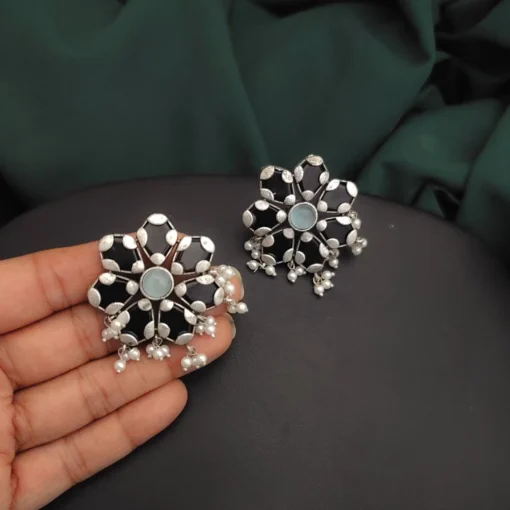 Glamaya Sophisticated Silver Flower Stud Earrings – Elegant & Trendy Women’s Jewelry 2 GLAM-ER-OX-18-968916-30-10 Glamaya Sophisticated Silver Flower Stud Earrings - Elegant & Trendy Women's Jewelry 2 GLAM-ER-OX-18-968916-30-10