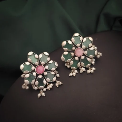 Glamaya Trendy Silver Monalisa Flower Stud Earrings 06 1 GLAM-ER-OX-18-028980-30-10