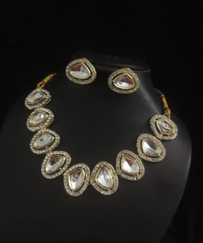 Glamaya Traditional Kundan Choker Necklace Set - Elegant & Wedding-ready 1 GLAM-CN-KU-50-857497-82-2