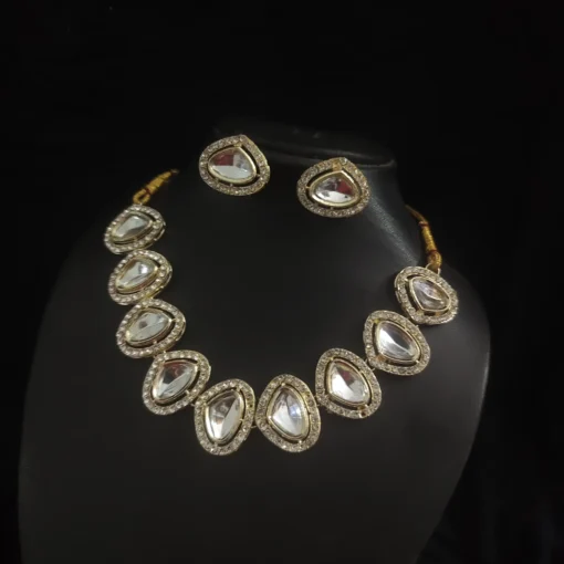 Glamaya Traditional Kundan Choker Necklace Set - Elegant & Wedding-ready 1 GLAM-CN-KU-50-857497-82-2