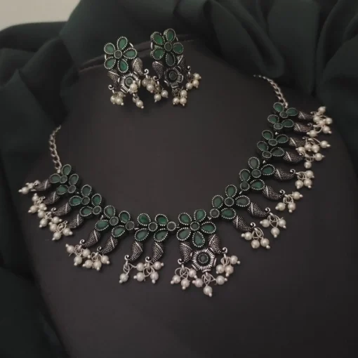 Glamaya Green Oxidized Choker Set With Earrings 1 GLAM-CN-OX-32-344521-60-5