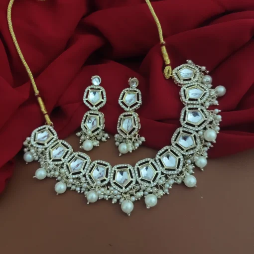 Glamaya Elegant Kundan Pearl Choker Set: Perfect For Weddings! 1 GLAM-CN-PE-90-894879-150-2