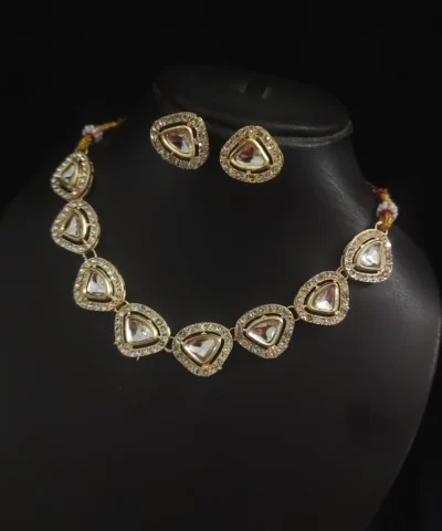 Glamaya Exquisite Kundan Choker Earring Set: Traditional Elegance 1 GLAM-CN-KU-50-565298-82-2