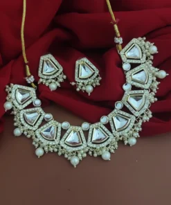 Glamaya Exquisite Kundan Pearl Choker Set 1 GLAM-CN-PE-60-812813-100-3