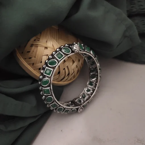 Glamaya Trendy Green Oxidised Screw Bangle: Stylish Openable Armlet For Women 2 GLAM-BB-OX-125-055016-215-2 Glamaya Trendy Green Oxidised Screw Bangle: Stylish Openable Armlet For Women 2 GLAM-BB-OX-125-055016-215-2